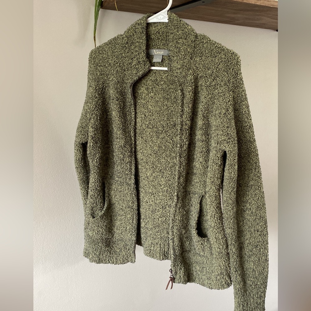 Natural Reflections Zip up fleece sweatshirt. No hood